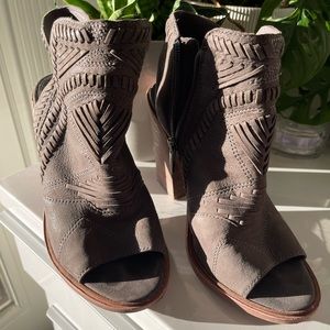 Vince camuto open toe suede heels